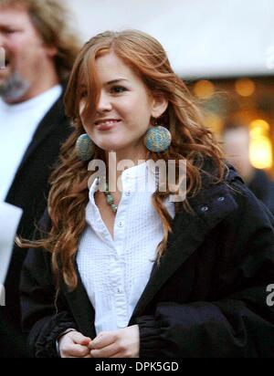 Le 7 novembre 2006 - New York, New York, USA - K50608AR.TOURNAGE DE CERTAINEMENT , PEUT-ÊTRE SUR PLACE, NEW YORK New York 11-06-2006. ANDREA RENAULT- ISLA FISHER(Image Crédit : © Globe Photos/ZUMAPRESS.com) Banque D'Images