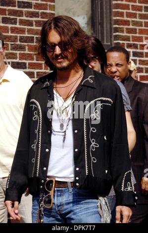 28 juillet 2006 - K49131AR.Johnny Depp ARRIVE À LETTERMAN SHOW.Ed Sullivan Theater. .07-27-2006. ANDREA 2006- RENAULT.Johnny Depp.(Image Crédit : © Globe Photos/ZUMAPRESS.com) Banque D'Images