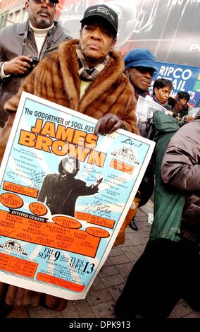 28 décembre 2006 - New York, New York, USA - K51183AR.HOMMAGE ET LA CONSULTATION DU PUBLIC DE JAMES BROWN.À L'Apollo Theatre, NEW YORK New York 12-28-2006. ANDREA RENAULT-(Image Crédit : © Globe Photos/ZUMAPRESS.com) Banque D'Images