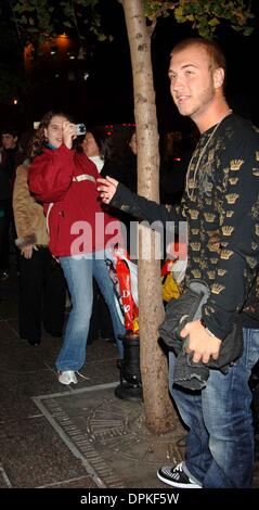 24 octobre 2006 - New York, New York - K50396AR.Nick Hogan dehors et environ sur la Cinquième Avenue, New York City. .10-23-2006.. Andrea 2006 Renault/(Credit Image : © Globe Photos/ZUMAPRESS.com) Banque D'Images