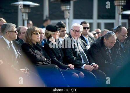 Jérusalem, Israël. 13 Jan, 2014. Le Ministre australien des affaires étrangères Julie Bishop (3L), le ministre allemand des affaires étrangères, Frank-Walter STEINMEIER (SPD) (3R) et Ministre des affaires étrangères israélien Avigdor Lieberman (2e R) de prendre part à des funérailles d'état de l'ancien Premier Ministre israélien Ariel Sharon à Jérusalem, Israël, 13 janvier 2014. Photo : Daniel Naupold/dpa/Alamy Live News Banque D'Images