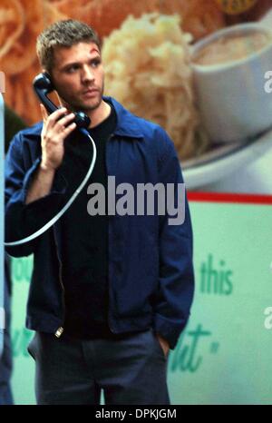 13 octobre 2006 - New York, New York, USA - K50215AR .Ryan Phillippe tournage sur son nouveau film. La ville de New York. 10-12-2006 . Andrea Renault / 2006.(Image Crédit : © Globe Photos/ZUMAPRESS.com) Banque D'Images