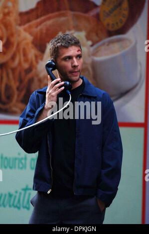 13 octobre 2006 - New York, New York, USA - K50215AR .Ryan Phillippe tournage sur son nouveau film. La ville de New York. 10-12-2006 . Andrea Renault / 2006.(Image Crédit : © Globe Photos/ZUMAPRESS.com) Banque D'Images