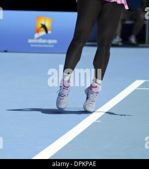 Melbourne, Victoria, Australie. 15 Jan, 2014. LI NA (CHN) en action au cours de sa victoire sur Belinda Bencic (SWI) dans leur féminin deuxième tour aujourd'hui. LI NA prendrait trois ensembles de gagner. 6-0, 7-6 (7-5) (Photos par Andrew Patron) Crédit : Andrew Patron/ZUMAPRESS.com/Alamy Live News Banque D'Images