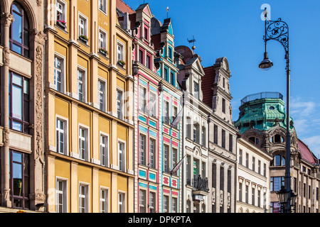 Maisons médiévales colorées dans la vieille ville de Wroclaw ou la place du marché Rynek. Banque D'Images