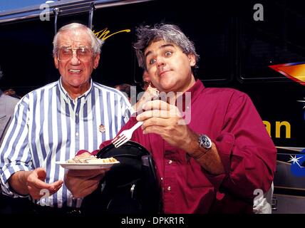 10 janvier 2006 - Ed McMahon et Jay Leno. Bob V Noble / EDMCMAHONRETRO(Image Crédit : © Globe Photos/ZUMAPRESS.com) Banque D'Images