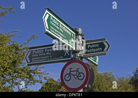 Inscrivez-vous pour les sentiers et pistes cavalières le long d'Ouse Valley Way Banque D'Images