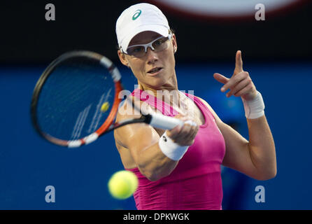 Melbourne, Australie. 15 Jan, 2014. Samantha Stosur de l'Australie renvoie la balle au cours de son féminin deuxième tour contre Tsvetana Pironkova de la Bulgarie à l'Open de tennis d'Australie 2014 à Melbourne, Australie, le 15 janvier 2014. Samantha Stosur a remporté 2-0. Credit : Bai Xue/Xinhua/Alamy Live News Banque D'Images