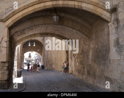 Entrée voûtée au Palais de l'archevêque, Narbonne, France. Banque D'Images