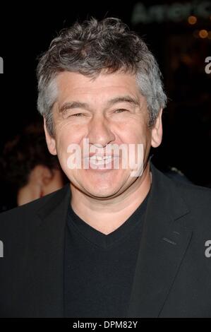 2 février 2006 - Hollywood, Californie, USA - K46521FB.FIREWALL PREMIÈRE MONDIALE TENUE AU GRAUMAN'S CHINESE THEATRE.Hollywood, CA..2/2/2006. BARRETT FITZROY / 2006.RICHARD LONCRAINE(Credit Image : © Globe Photos/ZUMAPRESS.com) Banque D'Images