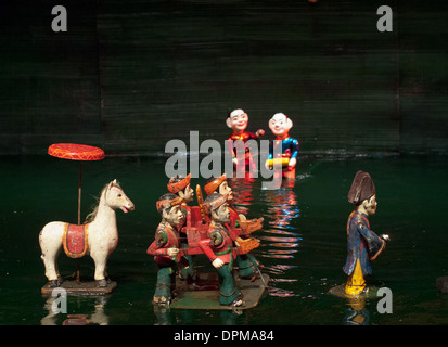 Marionnettes d'eau vietnamiennes traditionnelles au Thang Long Water Puppet Theatre à Hanoi, Vietnam. Banque D'Images
