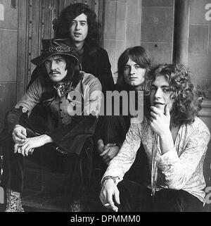 22 février 2006 - 24958.Led Zeppelin SÉJOUR AU CHÂTEAU MARMONT. JAY THOMPSON- 1969.Led Zeppelin.JIMMY PAGE.ROBERT PLATT.JOHN PAUL JONES.JOHN BONHAM(Image Crédit : © Globe Photos/ZUMAPRESS.com) Banque D'Images