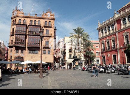 Vue générale de l'extrémité nord de la Plaza de San Francisco, Séville (Séville), Andalousie, espagne. Banque D'Images