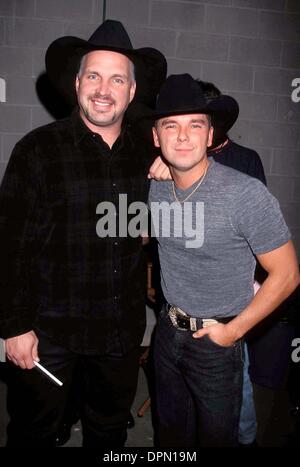 7 février 2006 - K170006LR.La WB Radio Music Awards.Mandalay Bay, à Las Vegas, Nevada..Garth Brooks et Kenny Chesney. Lisa Rose - 1999(Credit Image : © Globe Photos/ZUMAPRESS.com) Banque D'Images