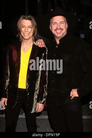 7 février 2006 - K170006LR.La WB Radio Music Awards.Mandalay Bay, à Las Vegas, Nevada..Garth Brooks et David Bowie. Lisa Rose - 1999(Credit Image : © Globe Photos/ZUMAPRESS.com) Banque D'Images