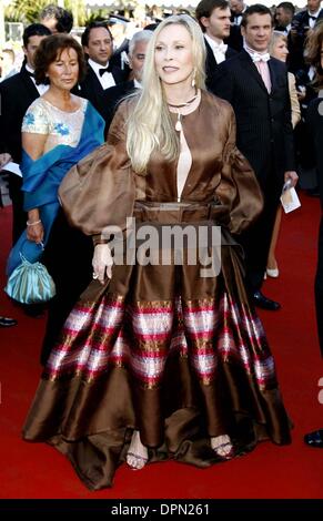 Le 24 mai 2006 - Cannes, France - K48056.Â©MARK CHILTON/ linkUK.com/ 001704.05-24-2006.Faye Dunaway..''Marie ANTOINETTE''-PREMIERE-arrivées-'59ème FESTIVAL DE CANNES 2006'-PALAIS DE FESTIVAL, CANNES, FRANCE.(Image Crédit : © Globe Photos/ZUMAPRESS.com) Banque D'Images