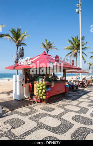 La plage d'Ipanema, bar, Rio de Janeiro, Brésil Banque D'Images