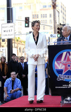 Le 10 novembre 2006 - Hollywood, Californie, USA - actrice Annette Bening REÇOIT LA 2324e étoile sur le Hollywood Walk of Fame -.HOLLYWOOD, CALIFORNIE - .11-10-2006 -. NINA PROMMER/ 2006.K50557NP(Image Crédit : © Globe Photos/ZUMAPRESS.com) Banque D'Images