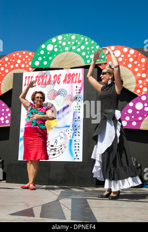 La danse flamenco à lessson Feria de Abril week-end Flamenco à Las Palmas, Gran Canaria, îles Canaries, Espagne Banque D'Images