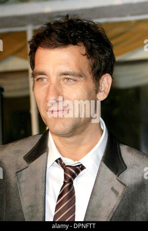 16 novembre 2006 - Los Angeles, Californie, USA - CLIVE OWEN -.ENFANTS DES HOMMES - PREMIERE -.MANN VILLAGE THEATRE, Westwood, CALIFORNIE - .11-16-2006 -. NINA PROMMER/ 2006.K50562NP(Image Crédit : © Globe Photos/ZUMAPRESS.com) Banque D'Images