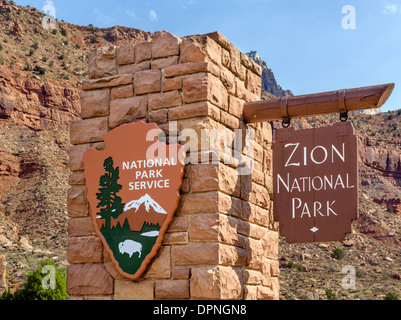 Panneau d'entrée du parc national de Zion, Utah, USA Banque D'Images