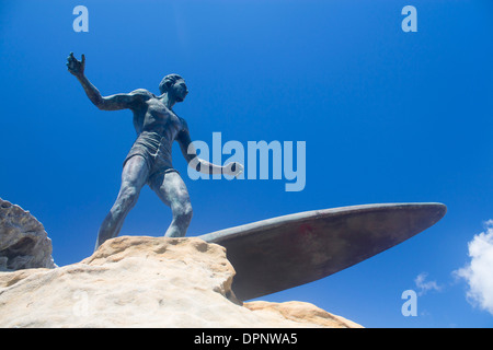 Statue de Duke Kahanamoku surfeur qui est crédité de l'introduction de Surf Australie Sydney NSW Australie Eau douce Banque D'Images