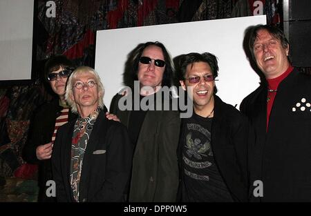 Mar. 14, 2006 - West Hollywood, Californie, USA - Les nouvelles voitures : L-R ELLIOT EASTON, GREG HAWKES, Todd Rundgren, KASIM SULTON, PRAIRIE PRINCE -.CONFÉRENCE DE PRESSE POUR LES NOUVELLES VOITURES -.HOUSE OF BLUES, WEST HOLLYWOOD, CALIFORNIE - .03-14-2006 -. NINA PROMMER/ 2006.K47174NP.(Image Crédit : © Globe Photos/ZUMAPRESS.com) Banque D'Images