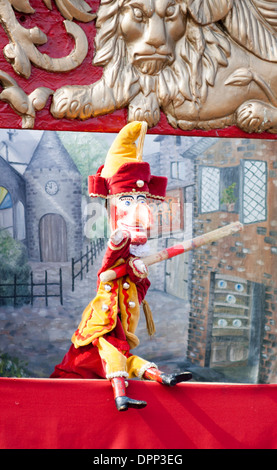 Mr Punch d'un Punch et Judy indiqué sur hêtre Llandudno North Wales Banque D'Images