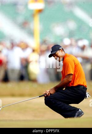 20 juillet 2006 - Royal Liverpool HOYLAKE,, Grande-Bretagne - K49045.L'OUVRIR, Royal Liverpool, Angleterre..07-20-2006. RICHARD VENTES / / 2006..Tiger Woods..PASSE À METTRE SUR LE 1ER TROU(Image Crédit : © Globe Photos/ZUMAPRESS.com) Banque D'Images