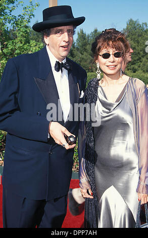 27 déc., 2005 - K21632TR.15E CONGRÈS ANNUEL COMEDY AWARDS UNIVERSAL CITY HOLLYWOOD.04-22-2001. TOM RODRIGUEZ- 2001.VINCENT SCHIAVELLI.VINCENTSCHIAVELLIRETRO(Image Crédit : © Globe Photos/ZUMAPRESS.com) Banque D'Images