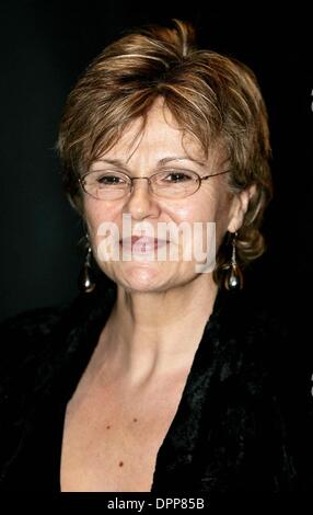 Mar. 14, 2006 - Grosvenor House Hotel, LONDRES, ANGLETERRE - K47044.LE PROGRAMME RTS AWARDS À L'hôtel Grosvenor HOUSE ON PARK LANE À LONDRES.actrice..JULIE WALTERS.L'ACTRICE... TIM MATTHEWS / / 2006.14/03/2006.(Image Crédit : © Globe Photos/ZUMAPRESS.com) Banque D'Images