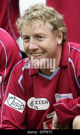 21 mai 2006 - Upton Park Stadium, LONDRES, ANGLETERRE - Frank McAVENNIE.JOUANT POUR L'ÉQUIPE DU PROJET DE LOI 2006 CELEBRITY WORLD CUP SOCCER SIXES TOURNAMENT à Upton Park, West Ham United, TERRAIN DE FOOTBALL À LONDRES. 05-21-2006.Â© - K48038.(Image Crédit : © Globe Photos/ZUMAPRESS.com) Banque D'Images