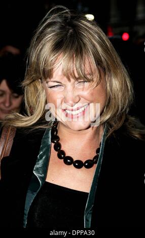 1 décembre 2006 - Cafe De Paris, LONDRES, ANGLETERRE - KIM MEDCALF.actrice..ARRIVE POUR LA REMISE DES PRIX 2006 WHATS SUR SCÈNE AU CAFÉ DE PARIS SUR COVENTRY STREET À LONDRES.12-01-2006. - K50931.(Image Crédit : © Globe Photos/ZUMAPRESS.com) Banque D'Images