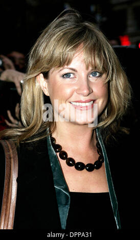 1 décembre 2006 - Cafe De Paris, LONDRES, ANGLETERRE - 12-01-2006 KIM MEDCALF.actrice..ARRIVE POUR LA REMISE DES PRIX 2006 WHATS SUR SCÈNE AU CAFÉ DE PARIS SUR Coventry Street à Londres 12-01-2006. - K50931(Image : © Crédit Photos Globe/ZUMAPRESS.com) Banque D'Images