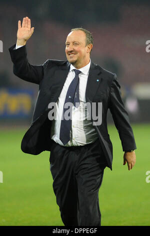 Naples, Italie - 14 Jan, 2014. entraîneur de SSC Napoli Rafael Benitez de SSC Napoli Football / Soccer : au cours de l'italien TIM Cup match entre SSC Napoli et Atalanta BC au Stadio San Paolo de Naples, Italie. Credit : Franco Romano/Alamy Live News Banque D'Images