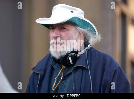 27 février 2006 - K51176ES.'' DEMANDE À LA POUSSIÈRE ''.TV-film.FOURNI PAR Le film stars Colin Farrell, Salma Hayek, Donald Sutherland, Eileen Atkins, Idina Menzel, et Justin Kirk(Image Crédit : © Globe Photos/ZUMAPRESS.com) Banque D'Images