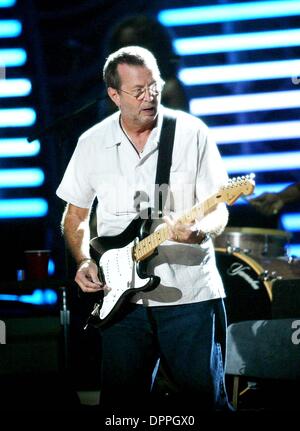 28 septembre 2006 - New York, NY, États-Unis d'Amérique - Eric Clapton se produit en concert au Madison Square Garden de New York le 28 septembre 2006... LCV/ K50054LCV(Image : © Crédit Photos Globe/ZUMAPRESS.com) Banque D'Images