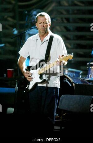 28 septembre 2006 - New York, NY, États-Unis d'Amérique - Eric Clapton se produit en concert au Madison Square Garden de New York le 28 septembre 2006... LCV/ K50054LCV(Image : © Crédit Photos Globe/ZUMAPRESS.com) Banque D'Images