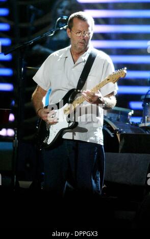 28 septembre 2006 - New York, NY, États-Unis d'Amérique - Eric Clapton se produit en concert au Madison Square Garden de New York le 28 septembre 2006... LCV/ K50054LCV(Image : © Crédit Photos Globe/ZUMAPRESS.com) Banque D'Images