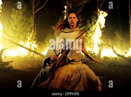 Le 27 novembre 2006 - Le guerrier Arya (Sienna Guillory) fait face à un ennemi mortel. .K51219ES.'' '' ERAGON.TV-FILM STILL. Fourni par 2006(Credit Image : © Globe Photos/ZUMAPRESS.com) Banque D'Images