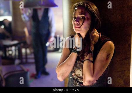 11 avril 2006 - MIA MAESTRO comme Elena dans PicturesÃ• Warner Bros. et virtuelle StudiosÃ• action aventure Ã'Poseidon.Ã" Le film stars Kurt Russell, Josh Lucas, Richard Dreyfuss.. .TV-film encore. Fourni par K47740ES.(Image Crédit : © Globe Photos/ZUMAPRESS.com) Banque D'Images