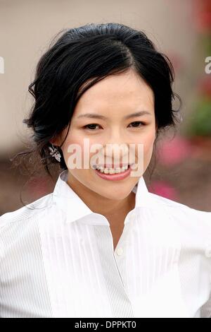 17 mai 2006 - K47892.FESTIVAL DE CANNES 2006.UNE SÉANCE DE PHOTOS POUR LE FILM, ''JURY''. CANNES, FRANCE..Le 17 mai 2006. FRED / PIXPLANETE / 2006.Zhang Ziyi(Image Crédit : © Globe Photos/ZUMAPRESS.com) Banque D'Images