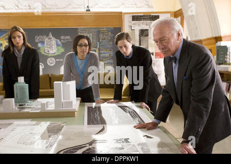 22 mai 2006 - L-r : à partir du deuxième à gauche : CYNTHIA KAYE McWILLIAMS comme Vanessa, mousse d'Ébène-BACHRACH comme Henry Wyler et Christopher PLUMMER comme Simon Wyler dans la région de Warner Bros Pictures et Village Roadshow Pictures' théâtre romantique ''La Maison du Lac,'' avec Keanu Reeves et Sandra Bullock.. .K49221ES.TV-FILM STILL. Fourni par 2006.(Image Crédit : © Globe Photos/ZUMAPRESS.com) Banque D'Images