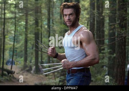 7 juin 2006 - Xmen3-224 Wolverine (Hugh Jackman) se prépare à libérer sa rage berserker..X-Men : The Last Stand.TV-FILM STILL. Fourni par K48226ES.(Image Crédit : © Globe Photos/ZUMAPRESS.com) Banque D'Images