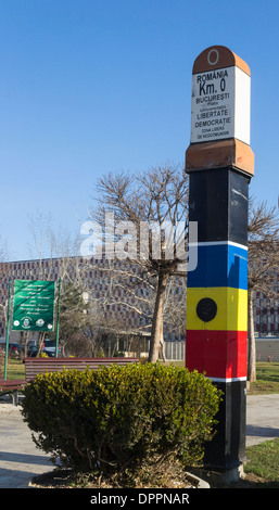 Panneau routier indiquant "Bucarest 0Km à la Révolution roumaine de 1989 n'oubliez pas Banque D'Images