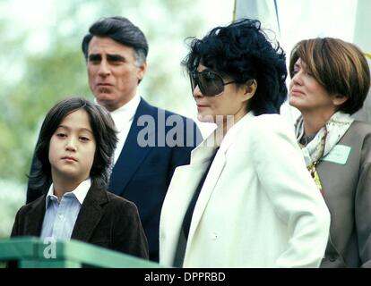 1 juin 2006 - F1534.Yoko Ono Sean Lennon. CORKERY- 1985(Image Crédit : © Globe Photos/ZUMAPRESS.com) Banque D'Images