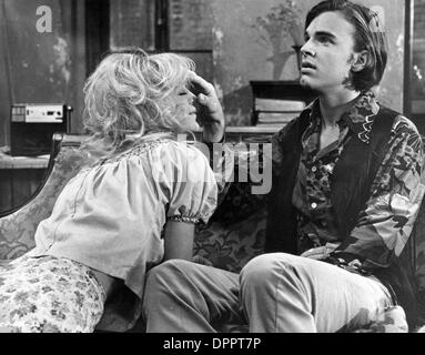 28 septembre 2006 - .EDWARDALBERTRETRO.EDWARD ALBERT ET Goldie Hawn dans ''LES PAPILLONS SONT LIBRES'' 1972.TV-FILM STILL. PHOTOS FOURNIES PAR CRÉDIT(Image : © Photos Globe/ZUMAPRESS.com) Banque D'Images