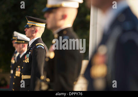 23 Oct 2006 - Arlington, Virginie, États-Unis - Des soldats montent la garde sur la Tombe du Soldat inconnu. (Crédit Image : © Kate Burgess Karwan/ZUMAPRESS.com) Banque D'Images