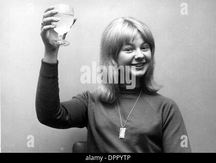 13 déc 2006 - MANDY RICE-DAVIES.06-17-1963. PT-(PHOTOS Image : © Crédit Photos Globe/ZUMAPRESS.com) Banque D'Images