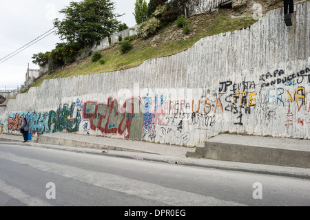 Le graffiti sur les murs peints à Ushuaia, Argentine. Banque D'Images